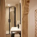 Stylish 2br & 2ba With Private Terrace 아파트