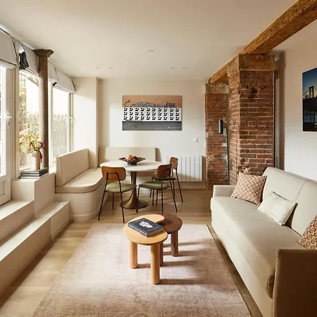 Stylish 2br & 2ba With Private Terrace 아파트