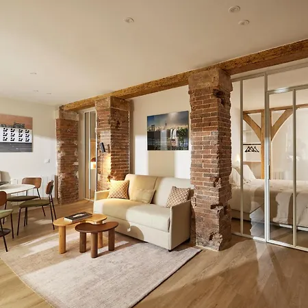Apartment Stylish 2br & 2ba With Private Terrace *
