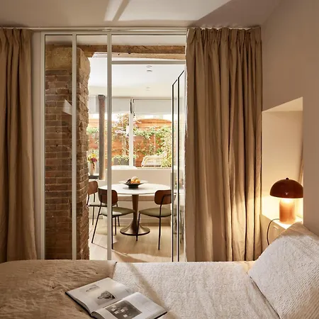 Stylish 2br & 2ba With Private Terrace アパート *