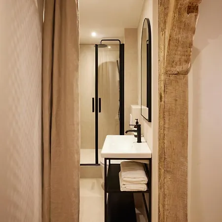 Stylish 2br & 2ba With Private Terrace شقة