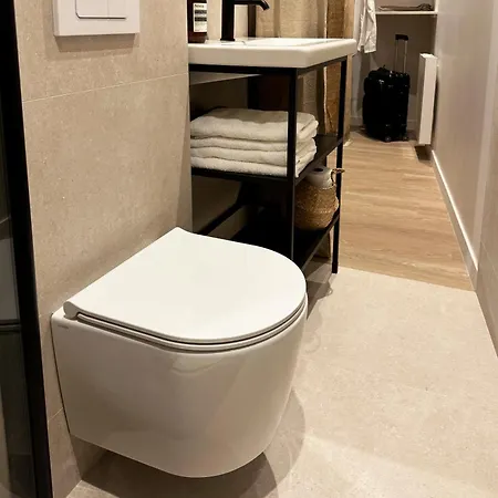 Stylish 2br & 2ba With Private Terrace شقة باريس